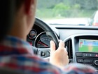 Kaip vairuoti ekonomiškiau ir saugiau - lenktynininko gudrybės, pritaikytos kasdienybėje vairuotojas