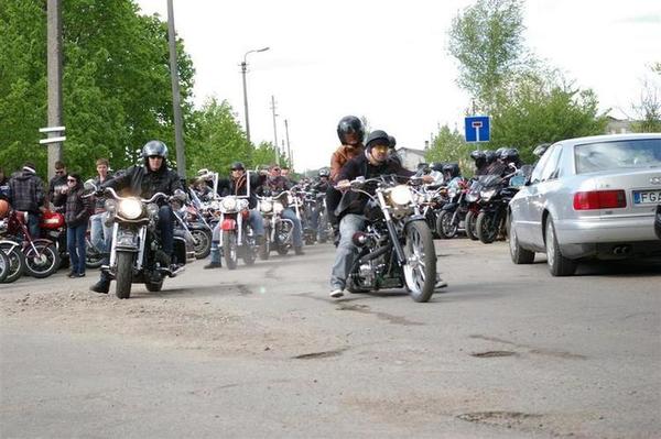 motociklai_gatvese