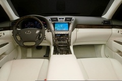 Lexus_LS_460_vidus_i