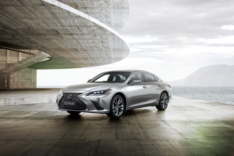 Lexus_ES_Fsport___04