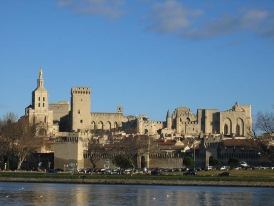 fortifications-remparts-villes-avignon-bord-478955