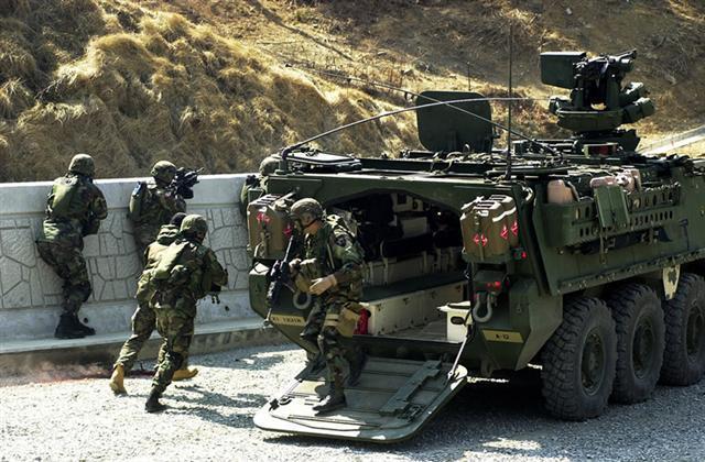 LAND_M1126_Stryker_ICV_Troops_Exit_lg__Small_