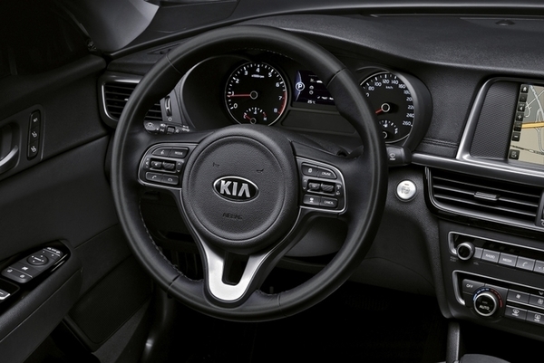 New_Kia_Optima_-_interior__2