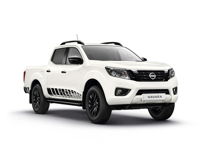 426232258_Nissan_Navara_N-Guard_RHD