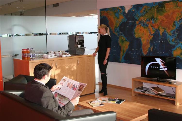 Klientu_laukimo_zona_1_LR__Medium_