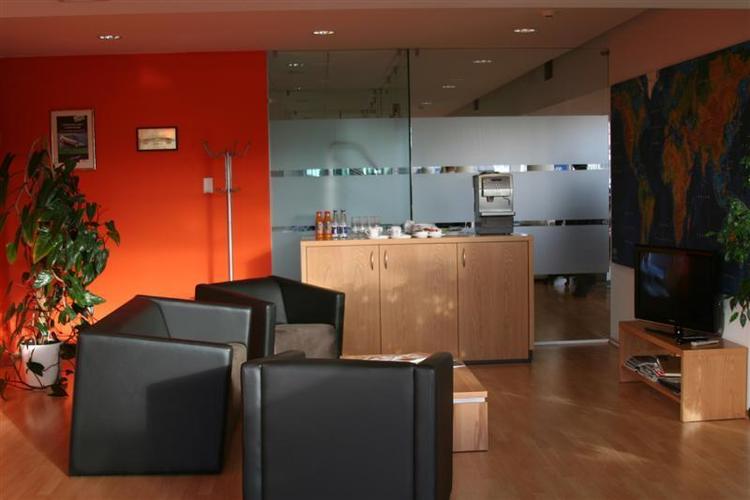 Klientu_laukimo_zona_2_LR__Medium_