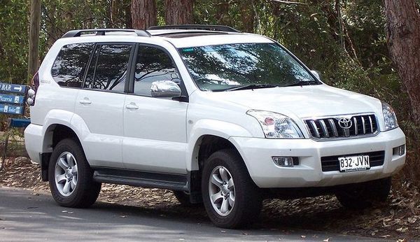 Toyota_Land_Cruiser_Prado__GRJ120R__02