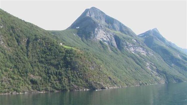 IMGA0097_vikingu_namukai_geirangeryje__Medium_