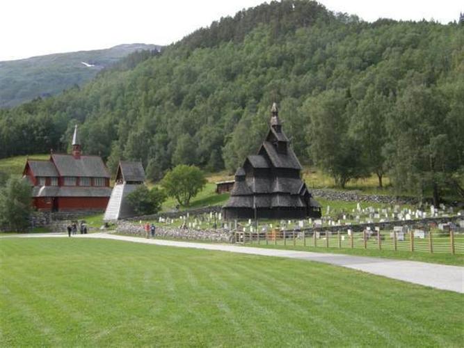 P8183677_senoji_ir_naujoji_borgundo_baznycios__Medium_