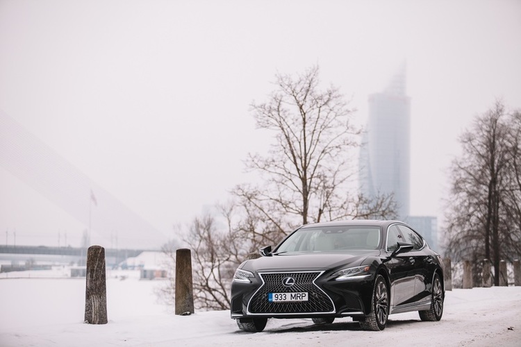 LexusLS2018