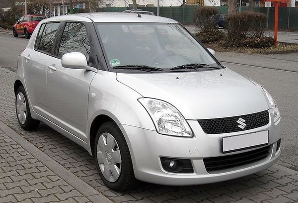 800px-Suzuki_Swift_front_20090227