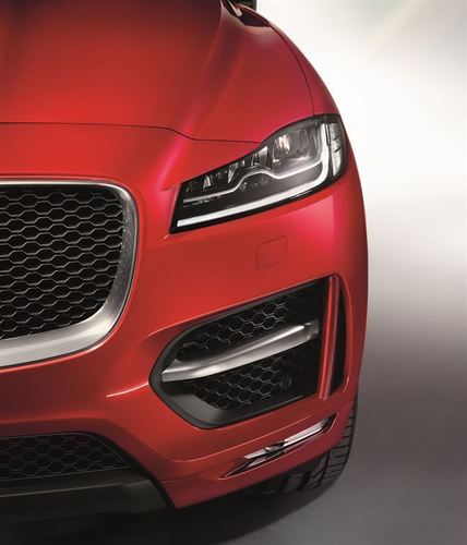 Jag_FPACE_RSport_Studio_Image_140915_05_LowRes