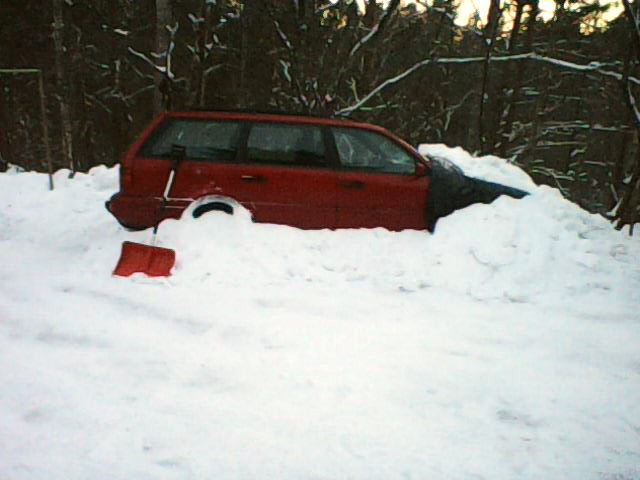 automobilis-po-sniegu