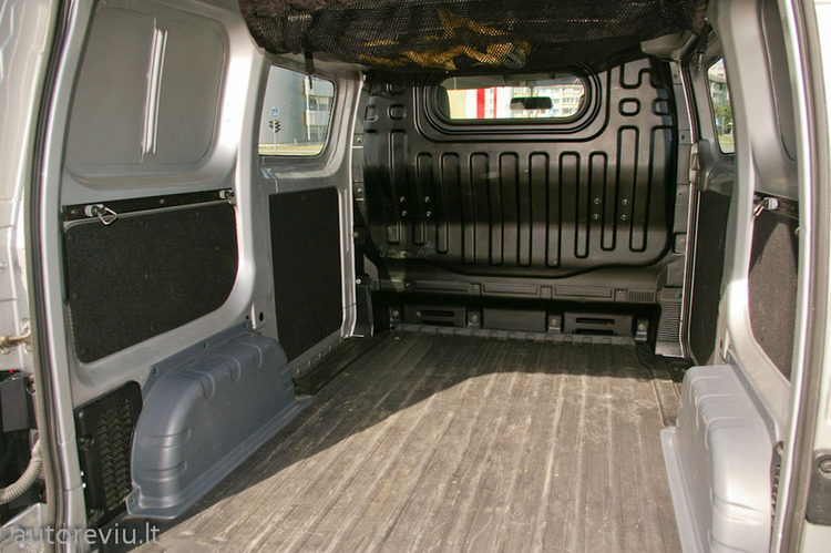 Nissan_NV200__2_