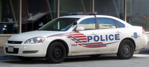 800px-06-09_Chevrolet_Impala_police