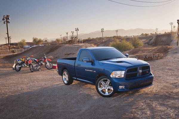 ram-1500-exterior-photo-01