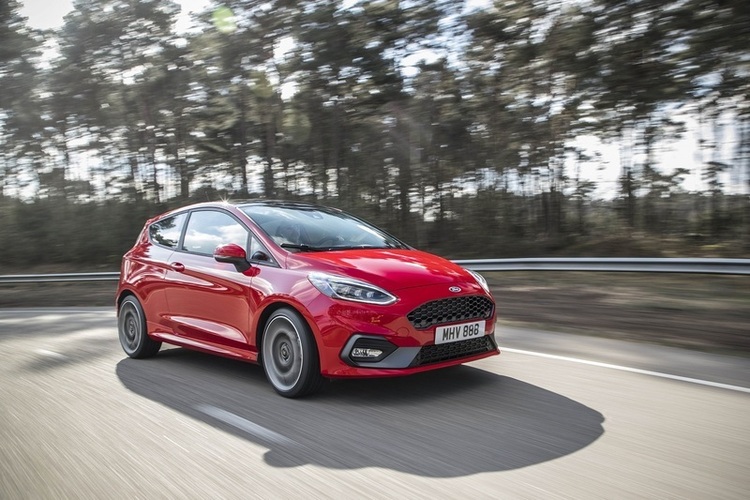 FORD_2018_FIESTA_ST_3door_02