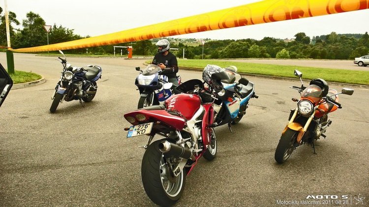 340704_240171919352447_100000789219515_622384_1487881_o