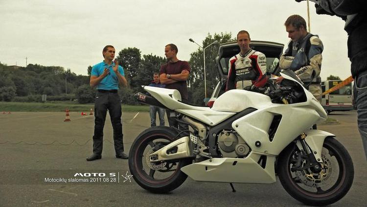 285941_240168052686167_100000789219515_622354_7185584_o