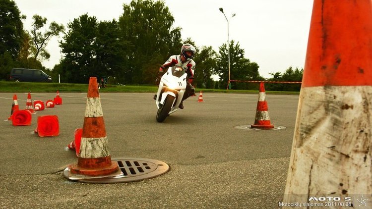 322009_240171606019145_100000789219515_622381_11928_o