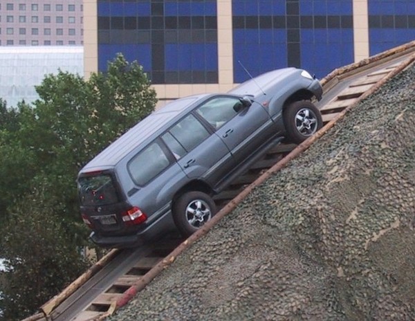 Toyota_Land_Cruiser_at_a_80Percent_slope_at_the_IAA_2005