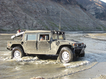 800px-Hummer_H1_mud_1