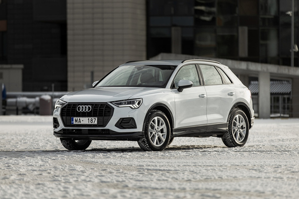 Audi_Q31