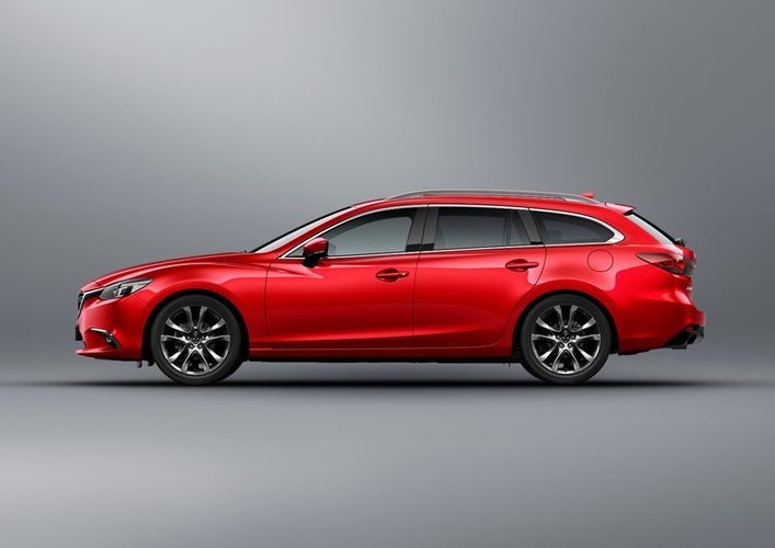 2017-Mazda6_Wagon_Still-4