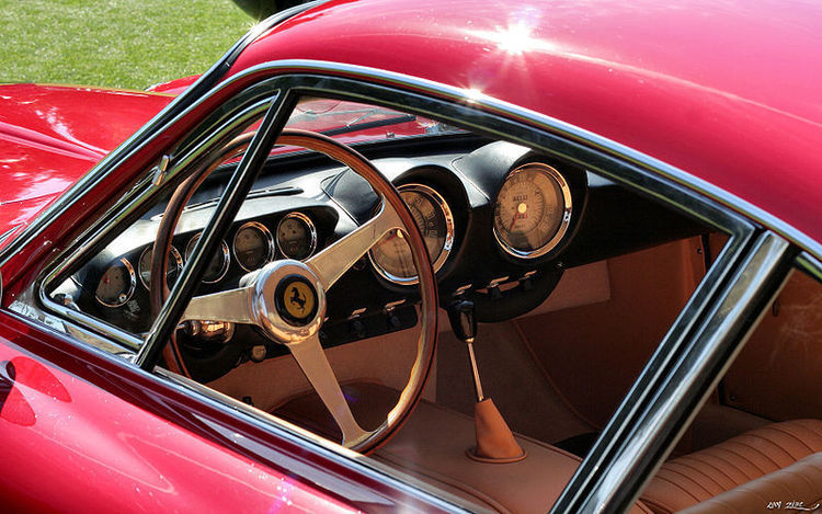 800px-Ferrari_250_GT_Lusso_Inside