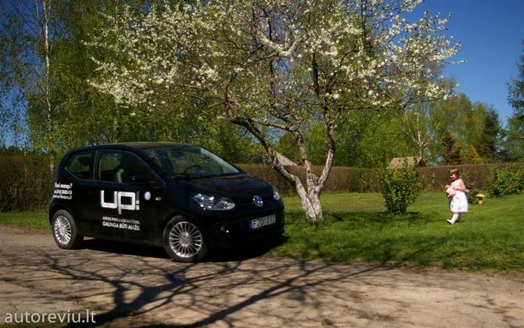 metu_automobilis_volkswagen_up