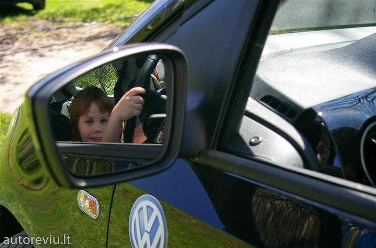 metu_automobilis_volkswagen_up__2_