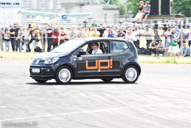 auto_show_millenium__79___Large_