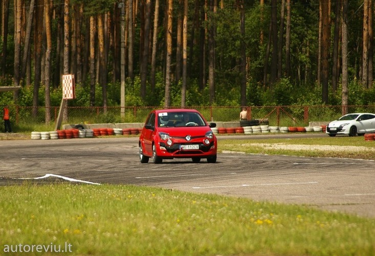 renault_sportiniai_automobiliai__26_