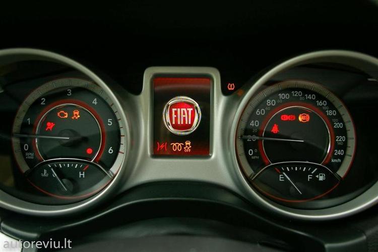 fiat_freemont__5_