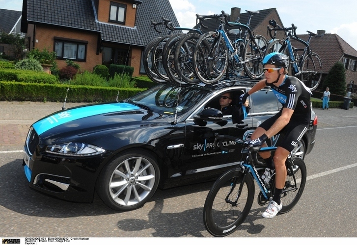 Jag_XF_Sportbrake_Team_Sky_100912_3__800x550_