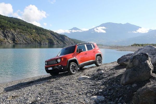 2_Jeep_Renegade