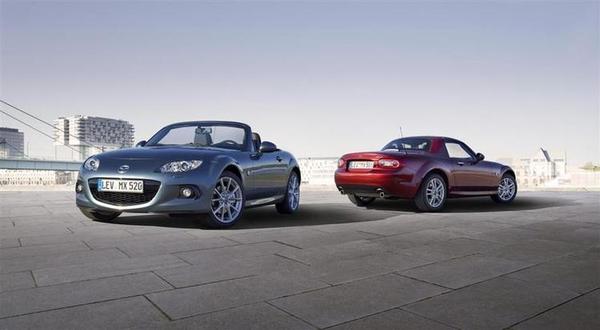 Mazda_MX-5_Facelift_2012_family_02__jpg300__Large_