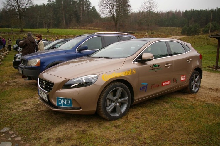 volvo_v40__2_