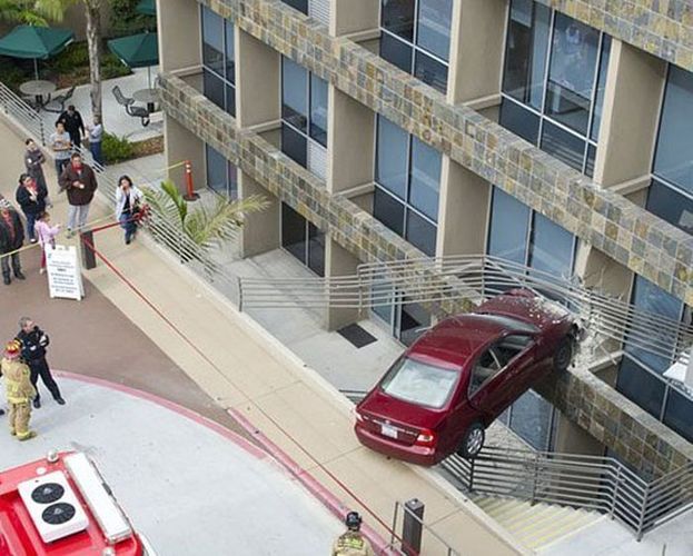 toyota_camry_eismo__vykyje