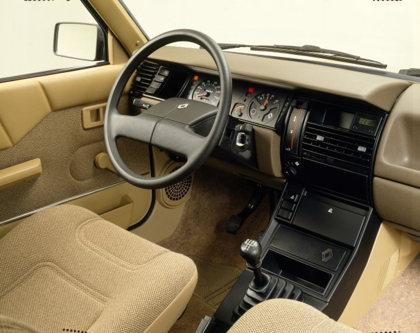 Renault_11_GTD_Model_84_-_wn_trze__Small_