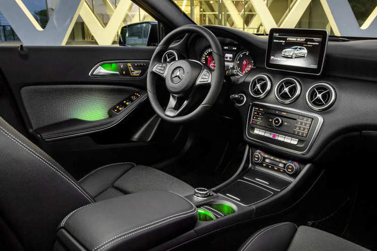 Mercedes-Benz_A_220d_4MATIC__Style___2_