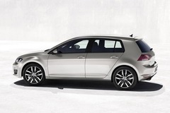 New-2013-Volkswagen-Golf-Mk7-back-side