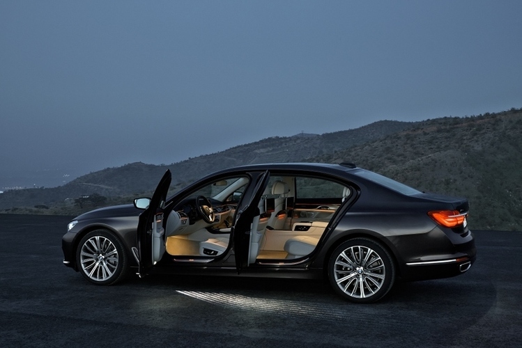 BMW_7__4_