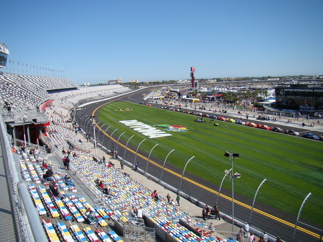 _4_FAKTAS__Daytona_International_Speedway_2011_