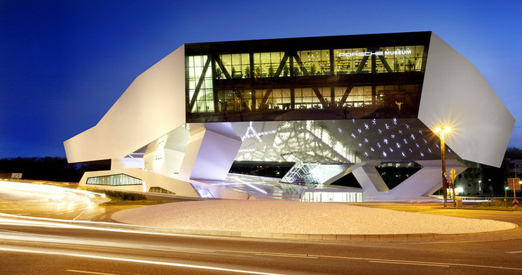 _10_FAKTAS__Porsche_museum_