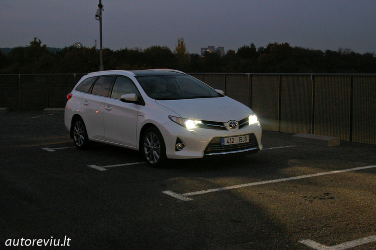 toyota_auris_TS_hybrid