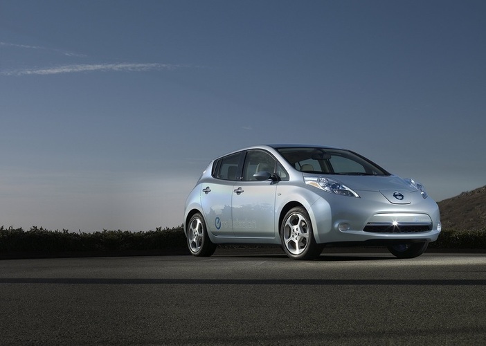 Nissan-LEAF_2011