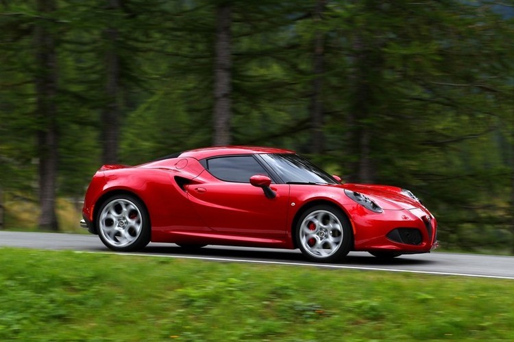 AR_alfa-romeo-4c-04