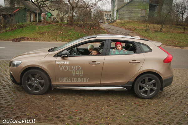 Volvo_V40_Cross_Country__8_