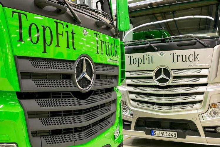 Mercedes-Benz_TopFot_TRuck__2_